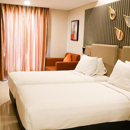 Verse Hotel Cirebon Zewnętrze zdjęcie
