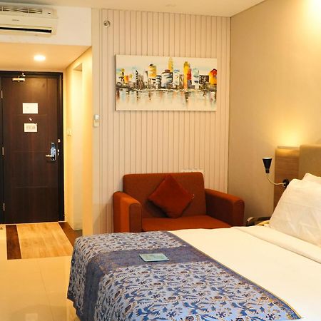 Verse Hotel Cirebon Zewnętrze zdjęcie
