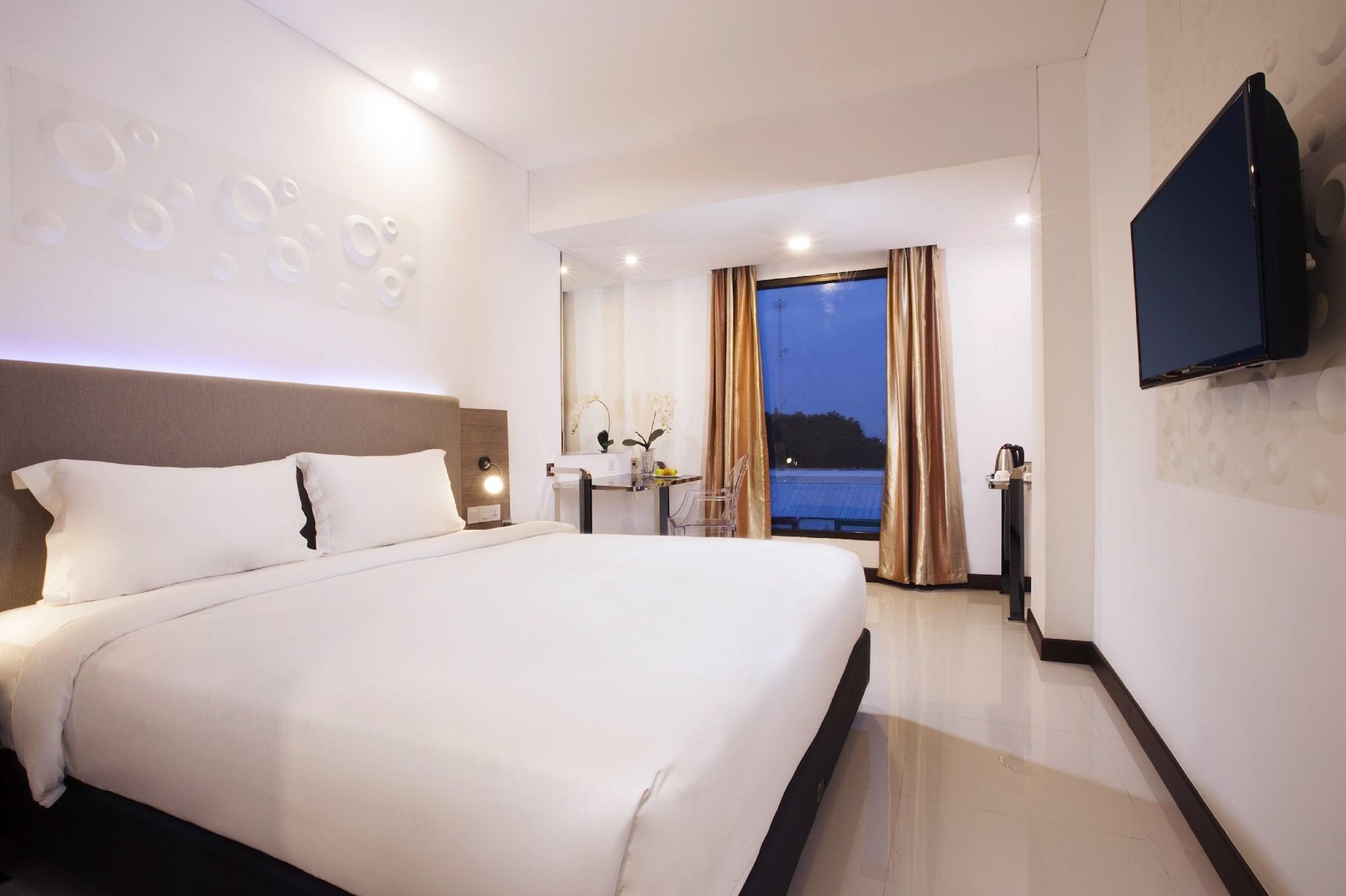 Verse Hotel Cirebon Zewnętrze zdjęcie