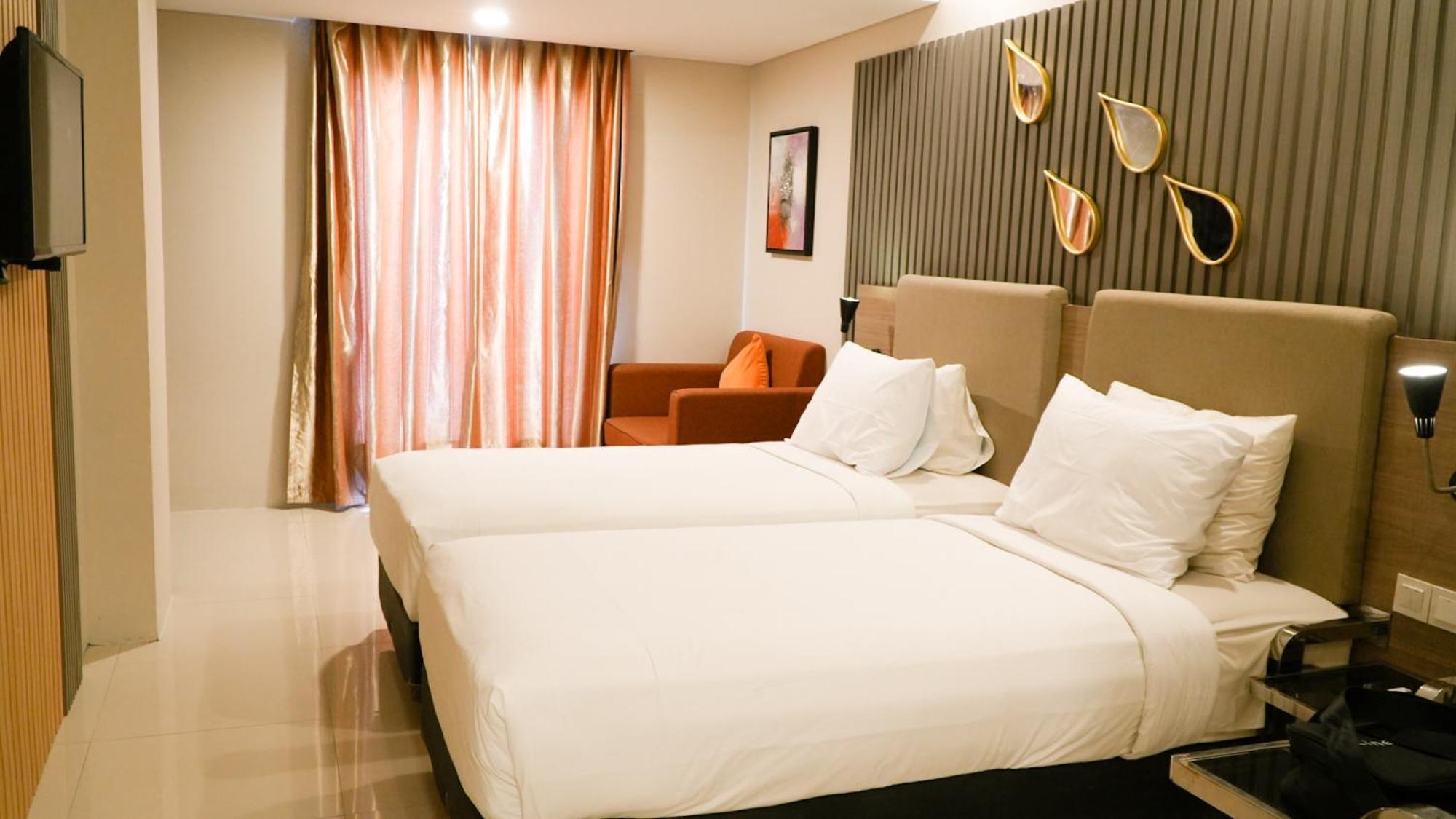 Verse Hotel Cirebon Zewnętrze zdjęcie