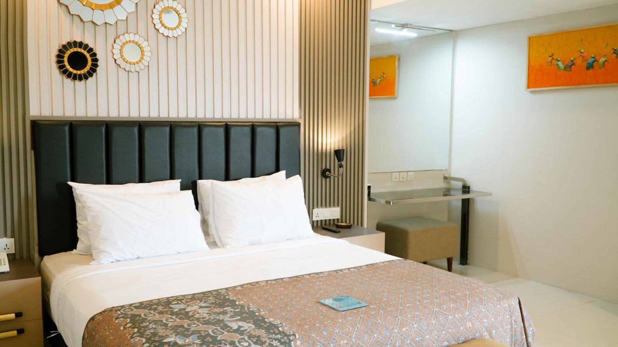 Verse Hotel Cirebon Zewnętrze zdjęcie