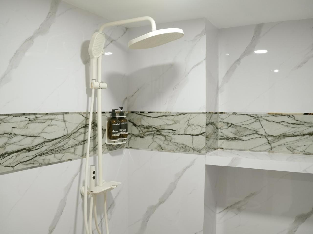 Verse Hotel Cirebon Zewnętrze zdjęcie