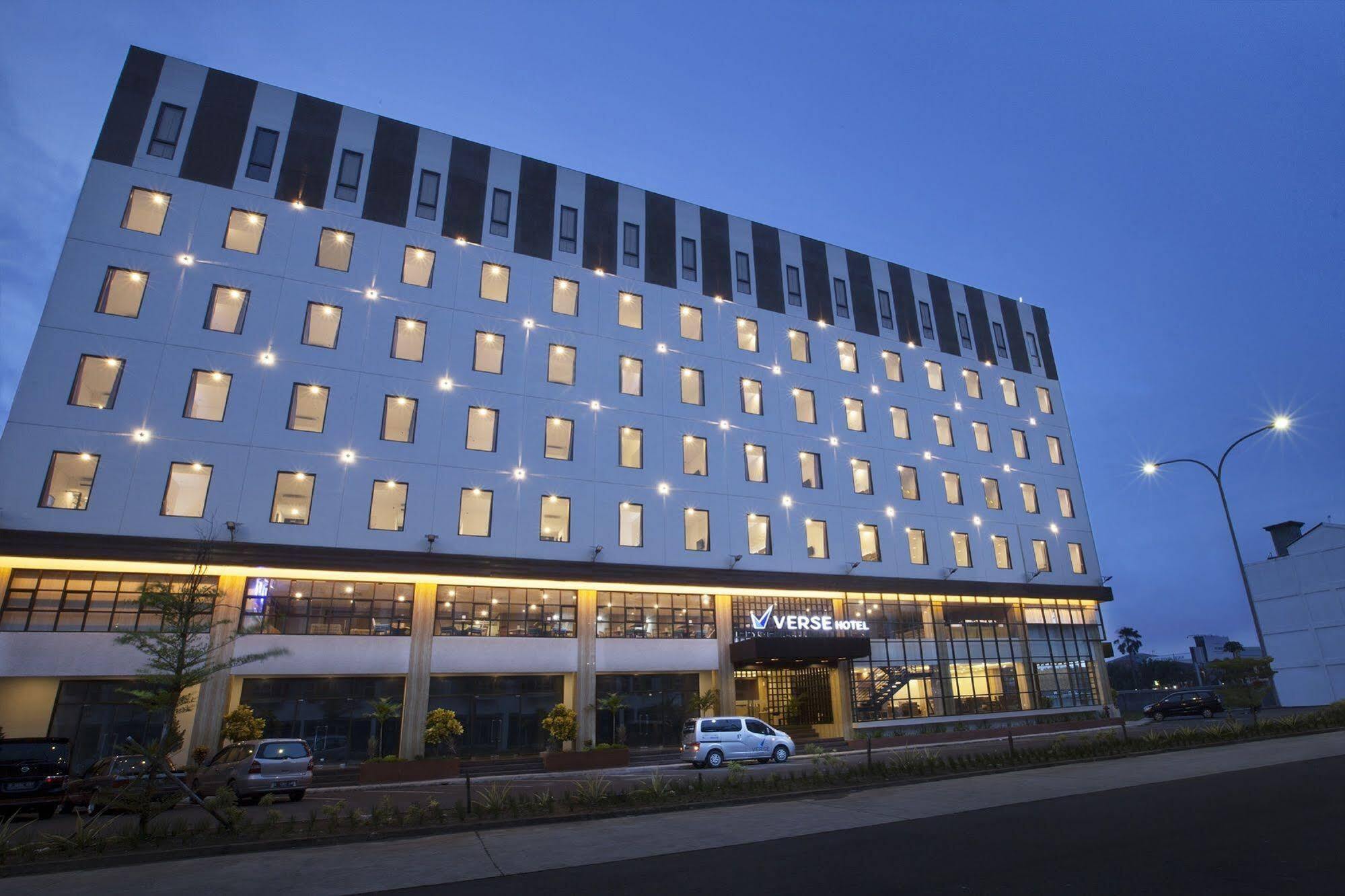 Verse Hotel Cirebon Zewnętrze zdjęcie