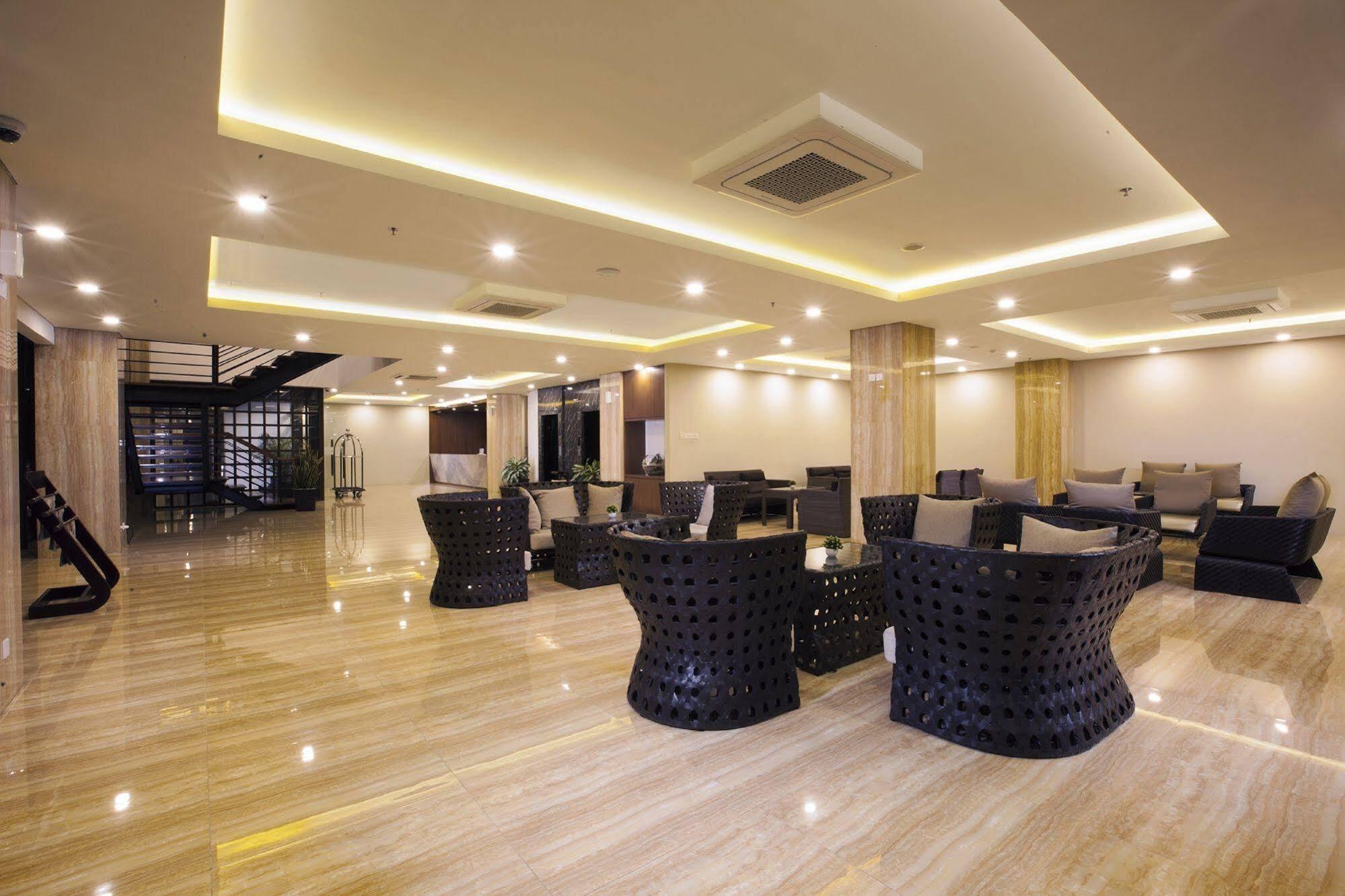 Verse Hotel Cirebon Zewnętrze zdjęcie
