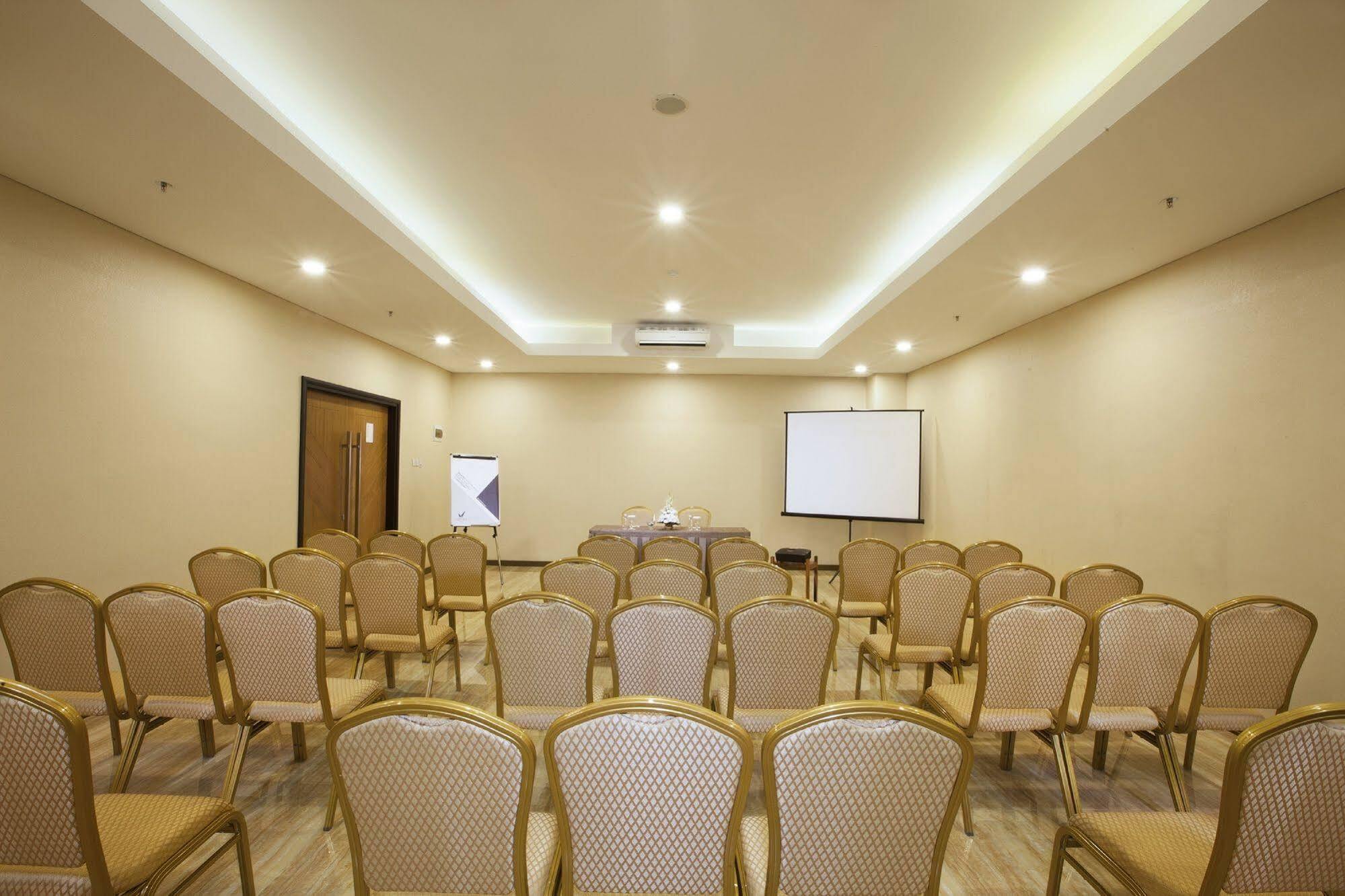 Verse Hotel Cirebon Zewnętrze zdjęcie