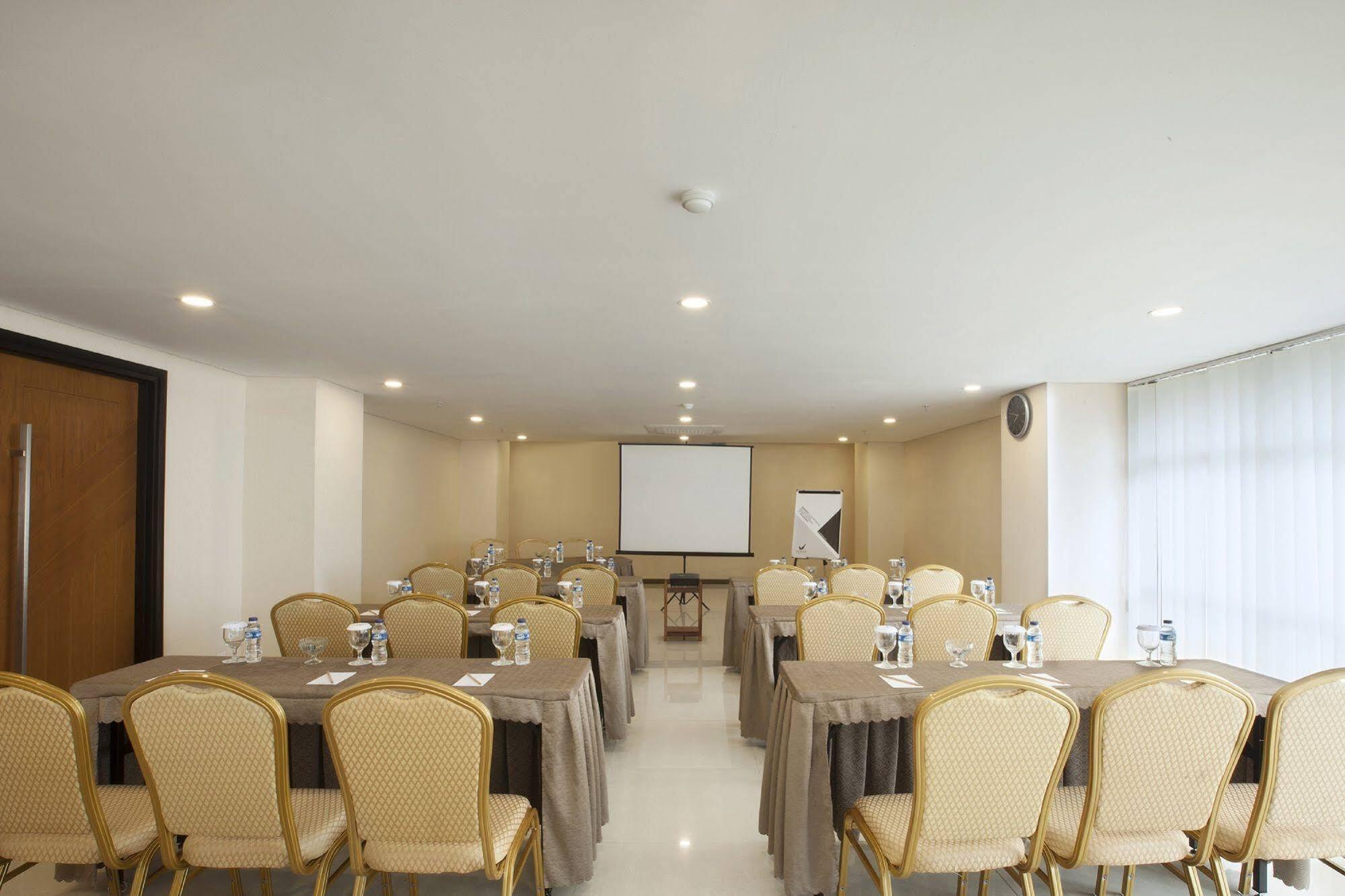 Verse Hotel Cirebon Zewnętrze zdjęcie