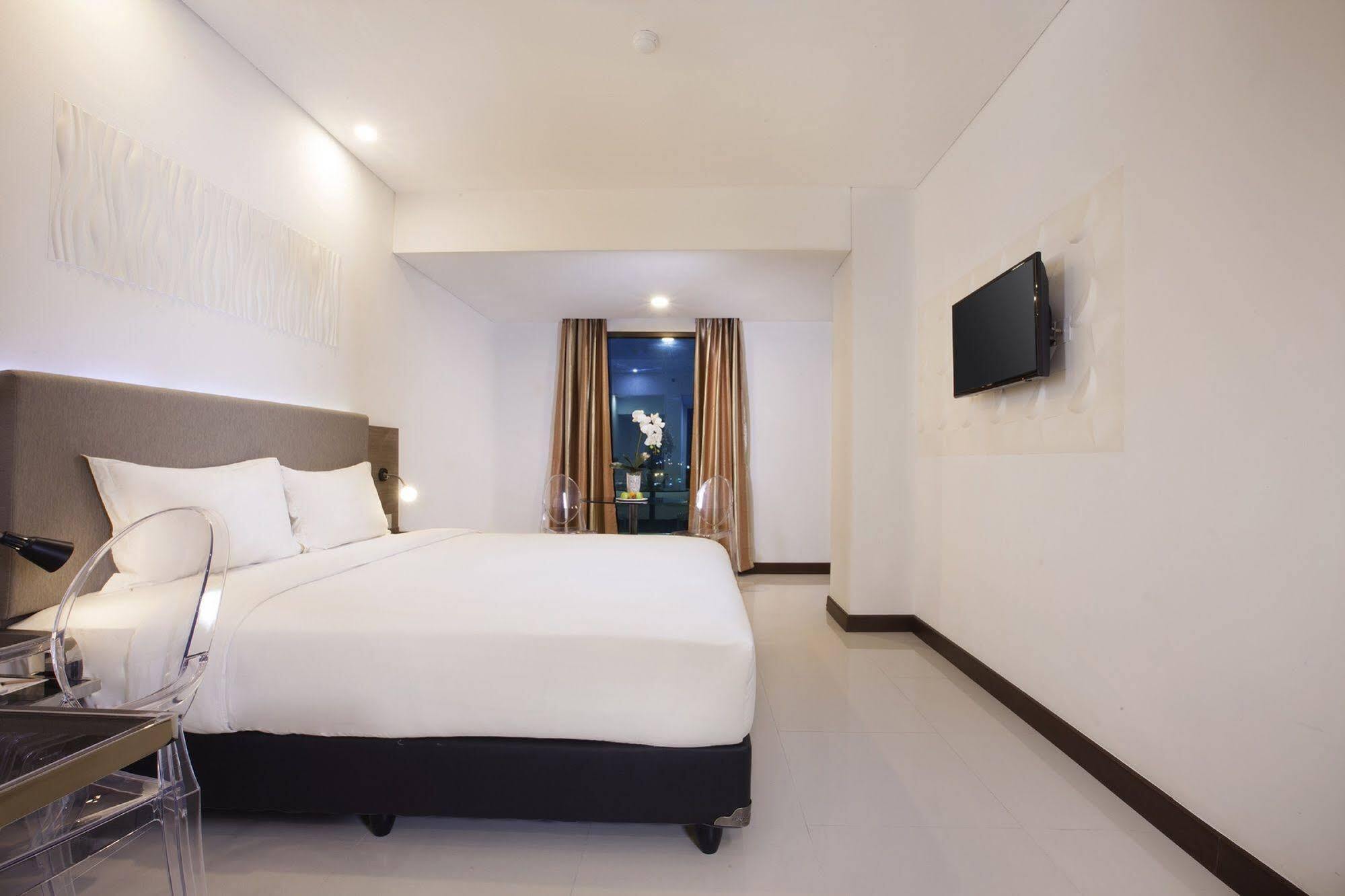 Verse Hotel Cirebon Zewnętrze zdjęcie