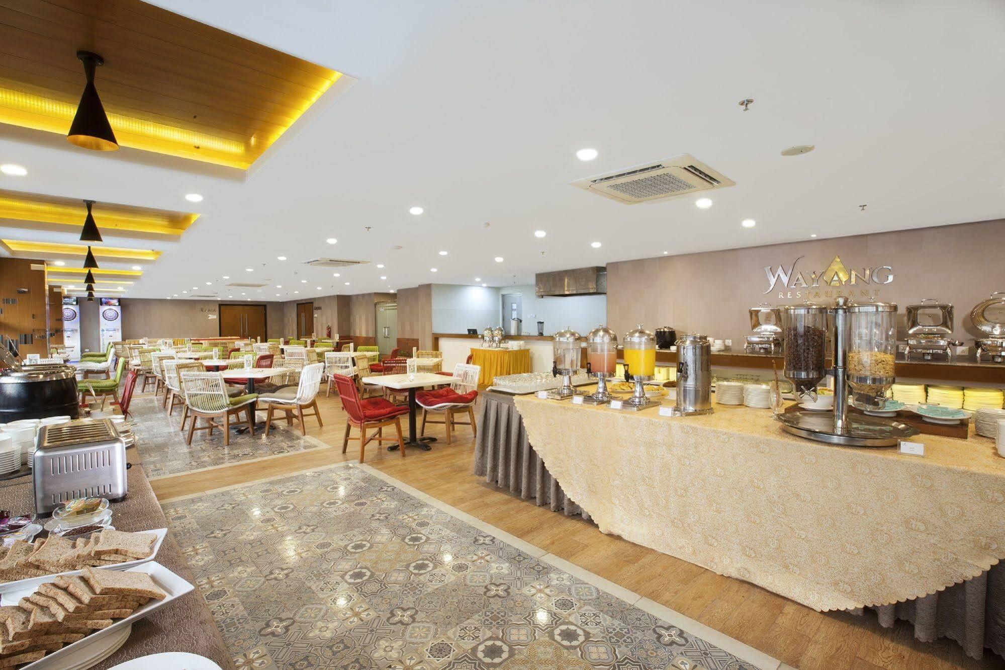 Verse Hotel Cirebon Zewnętrze zdjęcie