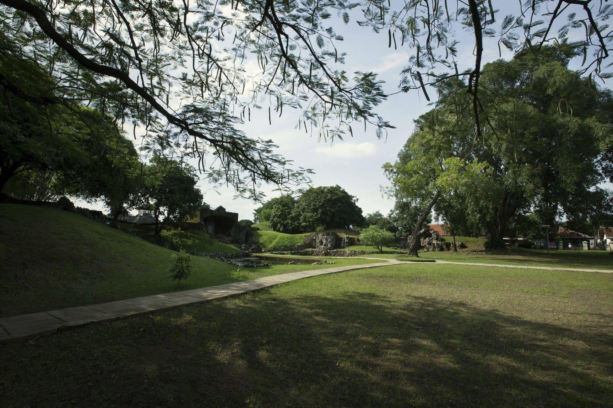 Verse Hotel Cirebon Zewnętrze zdjęcie